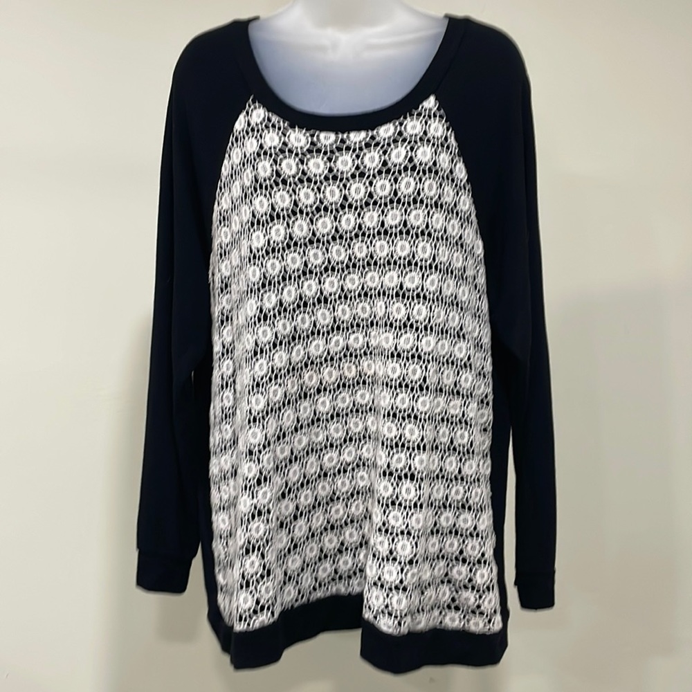 Dress Barn black and white crochet overlay blouse. Size 2X.